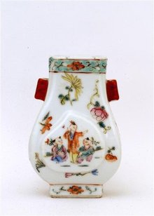 Old Chinese Famille Rose Ears Vase Figurine