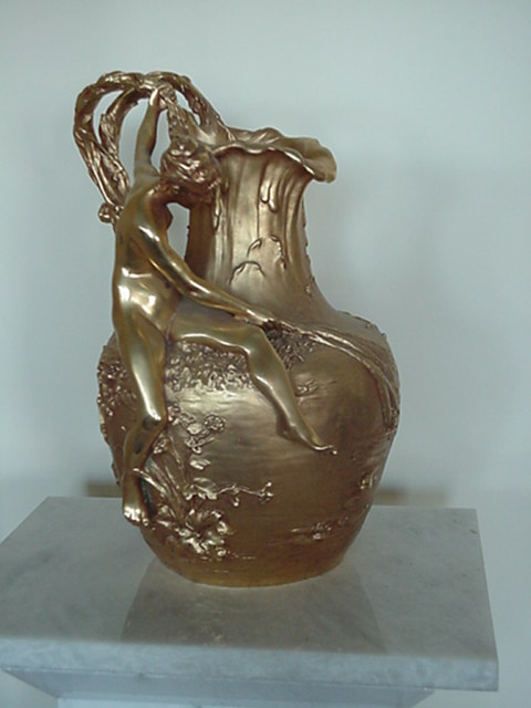 VIBERT LADY ON SIDE OF VASE