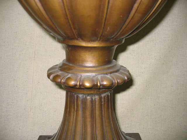 LG CLASSICAL URN