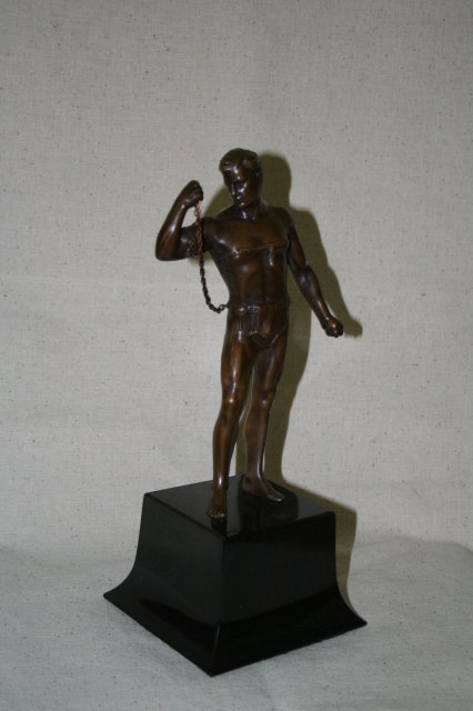 Muscle Man in bondage with Chain