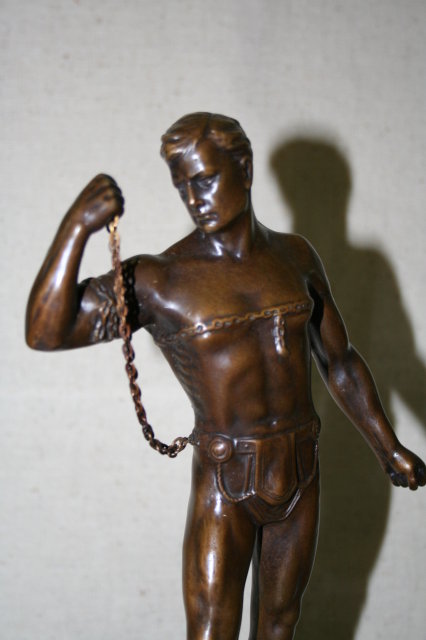 Muscle Man in bondage with Chain