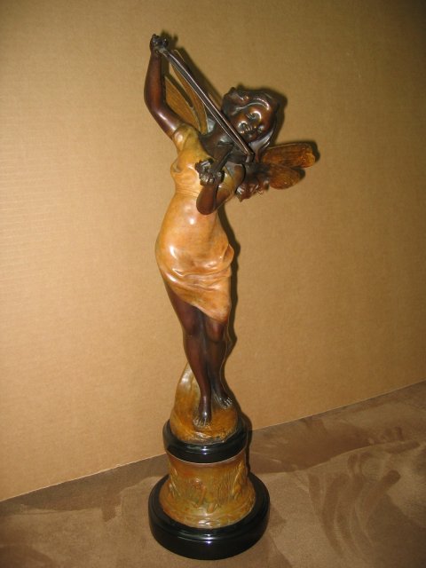 Pixy Girl Playing the Violyn Bronze