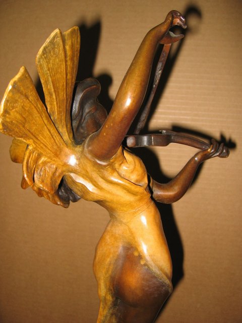 Pixy Girl Playing the Violyn Bronze