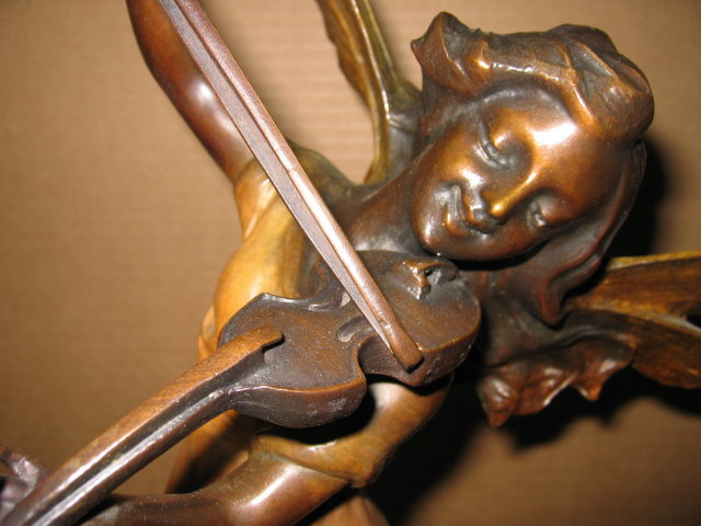 Pixy Girl Playing the Violyn Bronze
