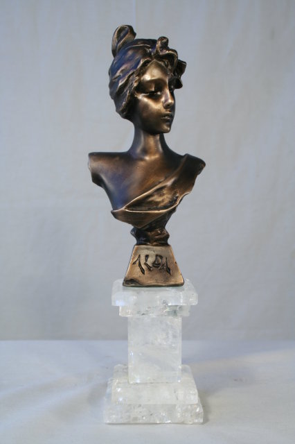 Bronze Bust KDA
