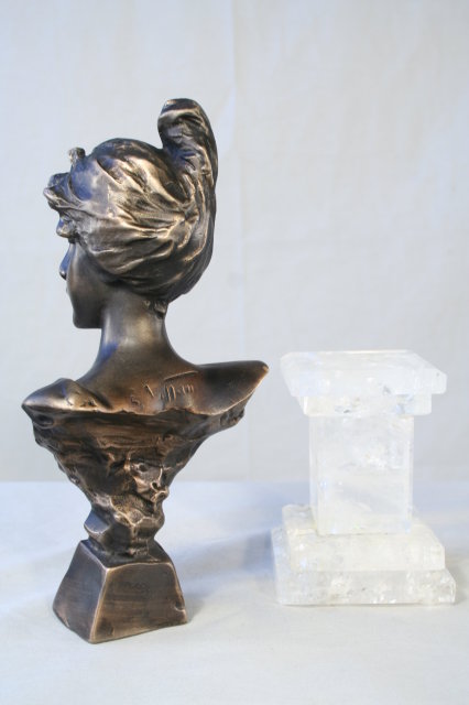 Bronze Bust KDA