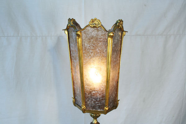 English Style Dore Table Lamp
