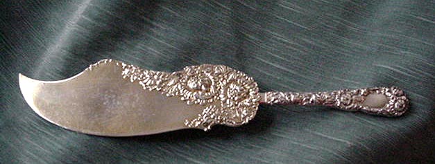 Chrysanthemum Durgin Ice Cream Knife sterling
