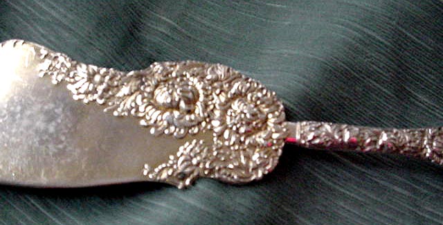 Chrysanthemum Durgin Ice Cream Knife sterling