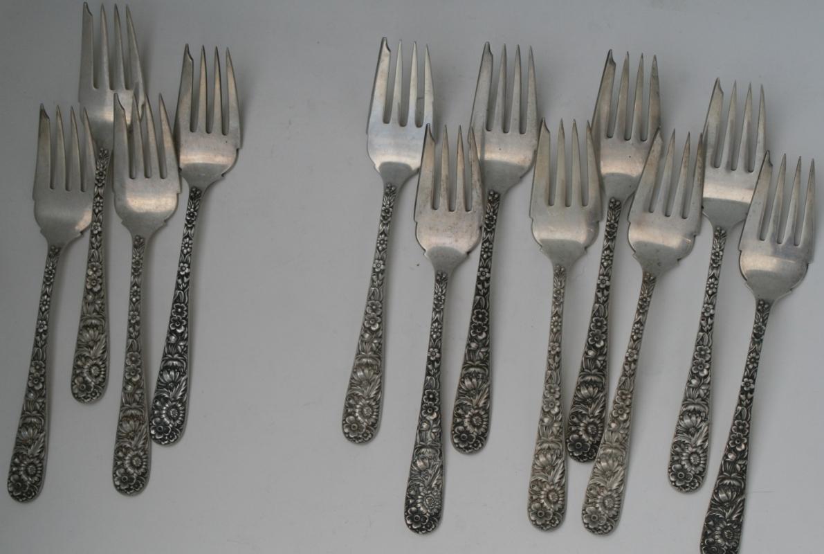 Repousse Kirk sterling silver 925/1000 set 8 place settings with old style knives