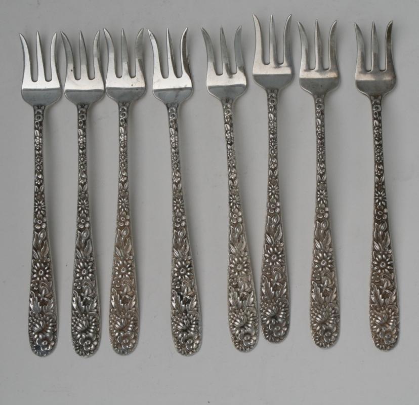 Repousse Kirk sterling silver 925/1000 set 8 place settings with old style knives
