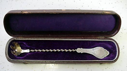 Coin Silver Olive Ladle Rare Early Twist handle