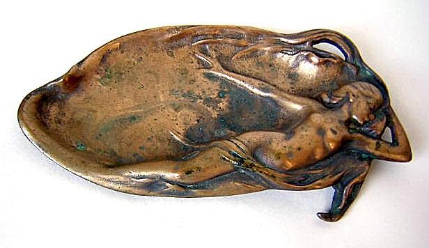 Art Nouveau full figural ash tray coppery metal