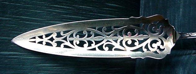 La Reine Reed & Barton Jelly Cake server sterli