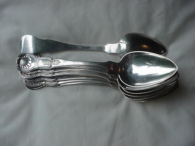 R. & W. Wilson Kings 8 Oval Soup dessert