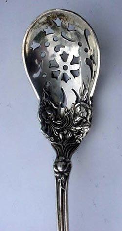 Stratford Olive Spoon Carnation Sterling silver Long handle Floral