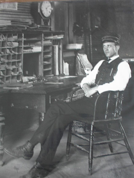 c1900'S PHOTO OF AN AGENT OF MISOURI PACIFIC