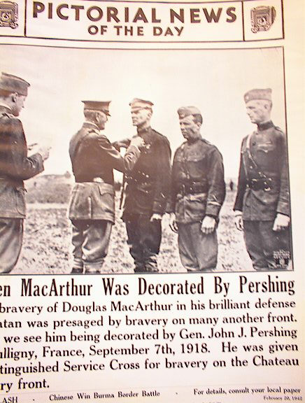 WHEN MACARTHUR WAS DECORATED BY PERSHING 1942
