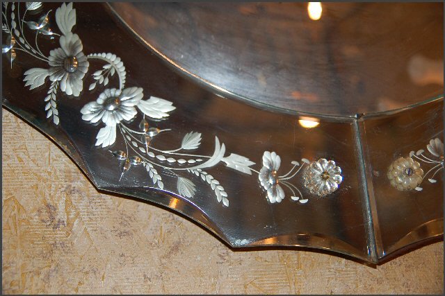 Beautiful Convex Mirror with Decorative Mirror Frame