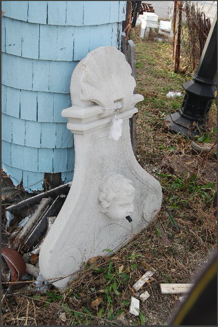 Concrete fountain Childs head