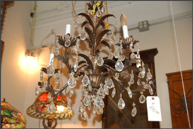 Five Lite Chandelier w/ Leafey Theme