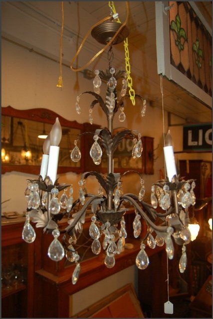 Five Lite Chandelier w/ Leafey Theme