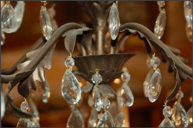 Five Lite Chandelier w/ Leafey Theme