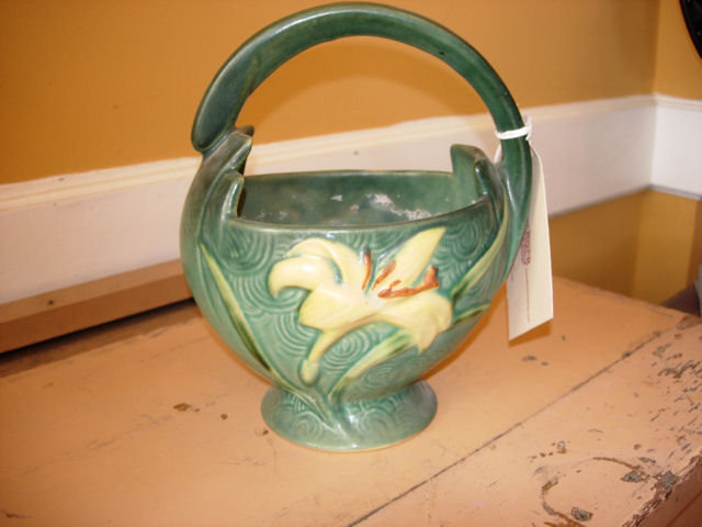 Roseville Zephyr Lilly Basket
