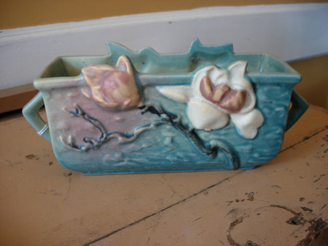 Roseville Magnolia Planter