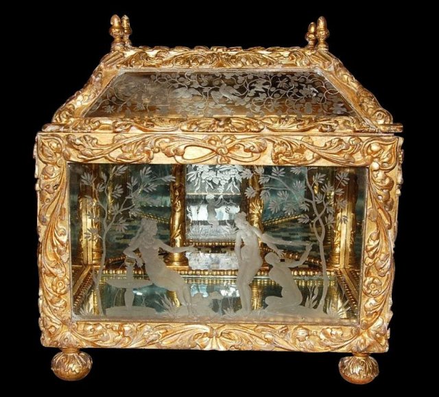 Important Giltwood Reliquary