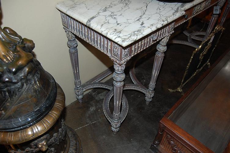 Large English Console
