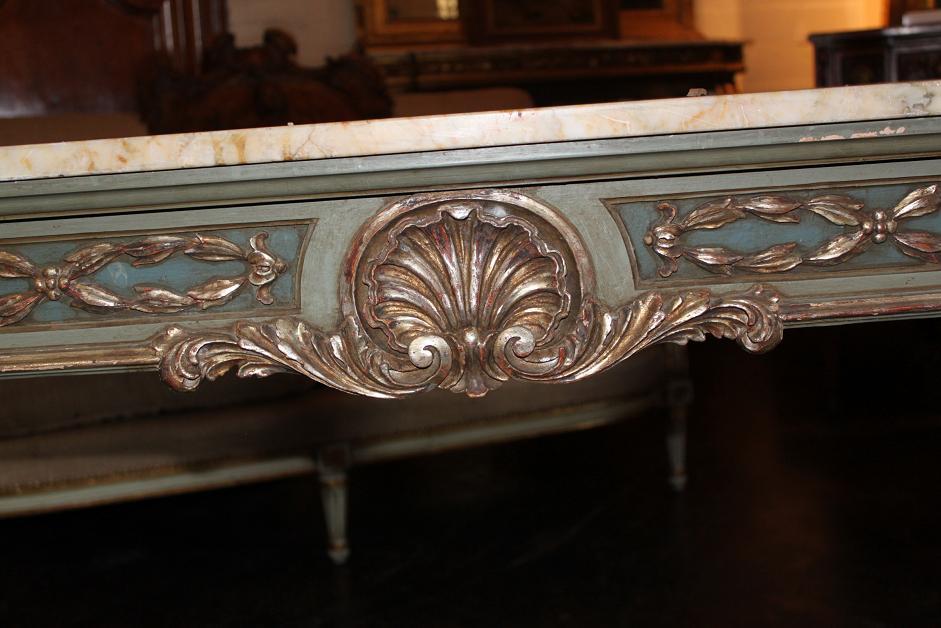 Italian Parcel Gilt Center Table