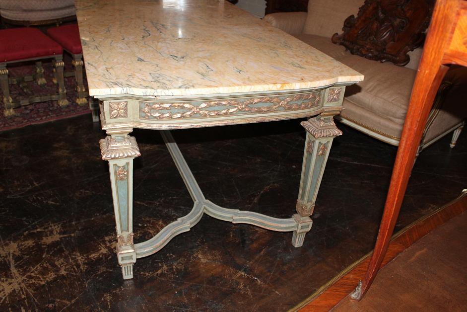Italian Parcel Gilt Center Table
