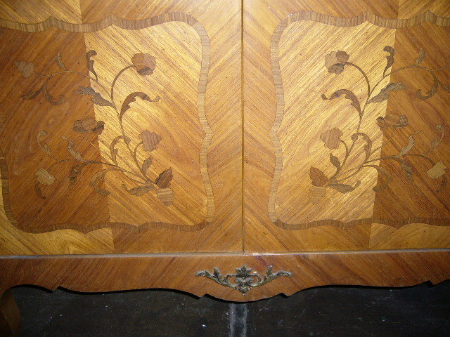 A Nice Elegant Louis XV Style Kingwood Vitrine