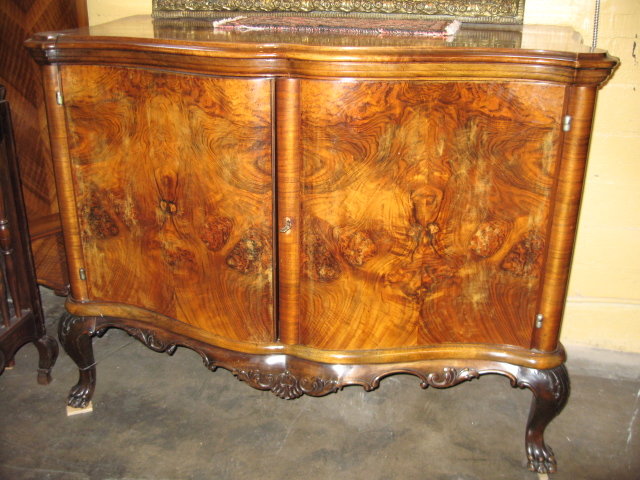 A Handsome English Queen Anne server