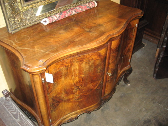 A Handsome English Queen Anne server