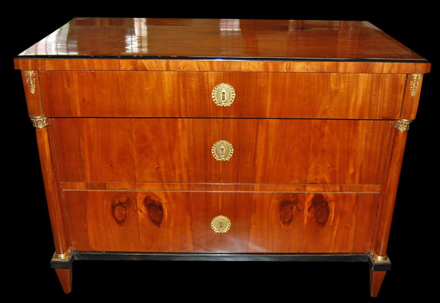 19th Century Biedermeier Walnut Commode