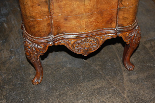 English Queen Anne Lift Top Stand
