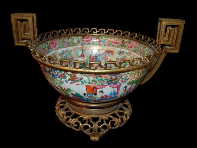 19th Century Chinese Rose Medallion Bowl
