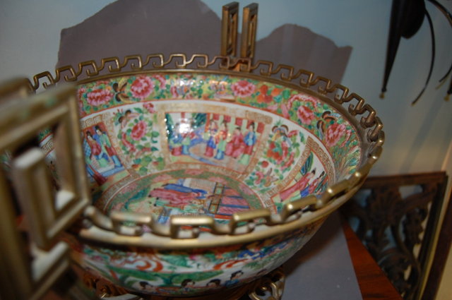 19th Century Chinese Rose Medallion Bowl