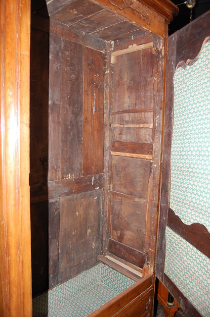 18th Century Provincial Bonnetiere