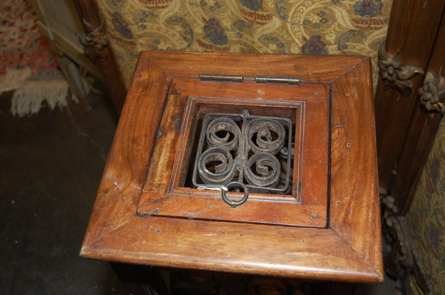 Indian Colonial Umbrella Stand