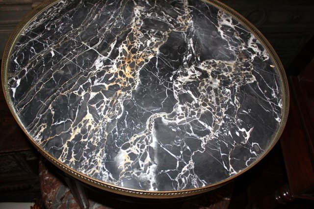 Petite Bouillotte Table