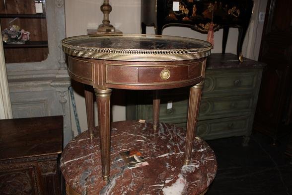Petite Bouillotte Table