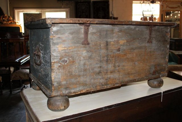 Early Continental Painted Trunk