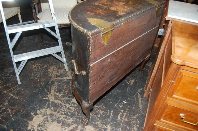 English Decoupage Trunk