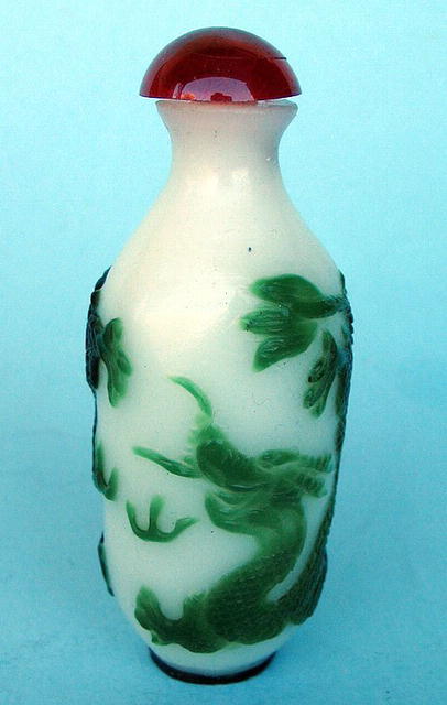 NEWER CHINESE PEKING GLASS SNUFF BOTTLE NICE WORK