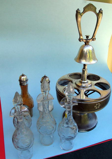 WILCOX SILVER PLATE 6 CRUET CASTOR SET W/ SERVANTS BELL