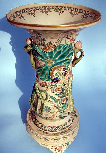LARGE KINKOZAN HIGH RELIEF VASE WITH BASE SATSUMA