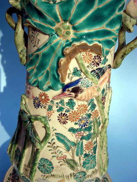 LARGE KINKOZAN HIGH RELIEF VASE WITH BASE SATSUMA